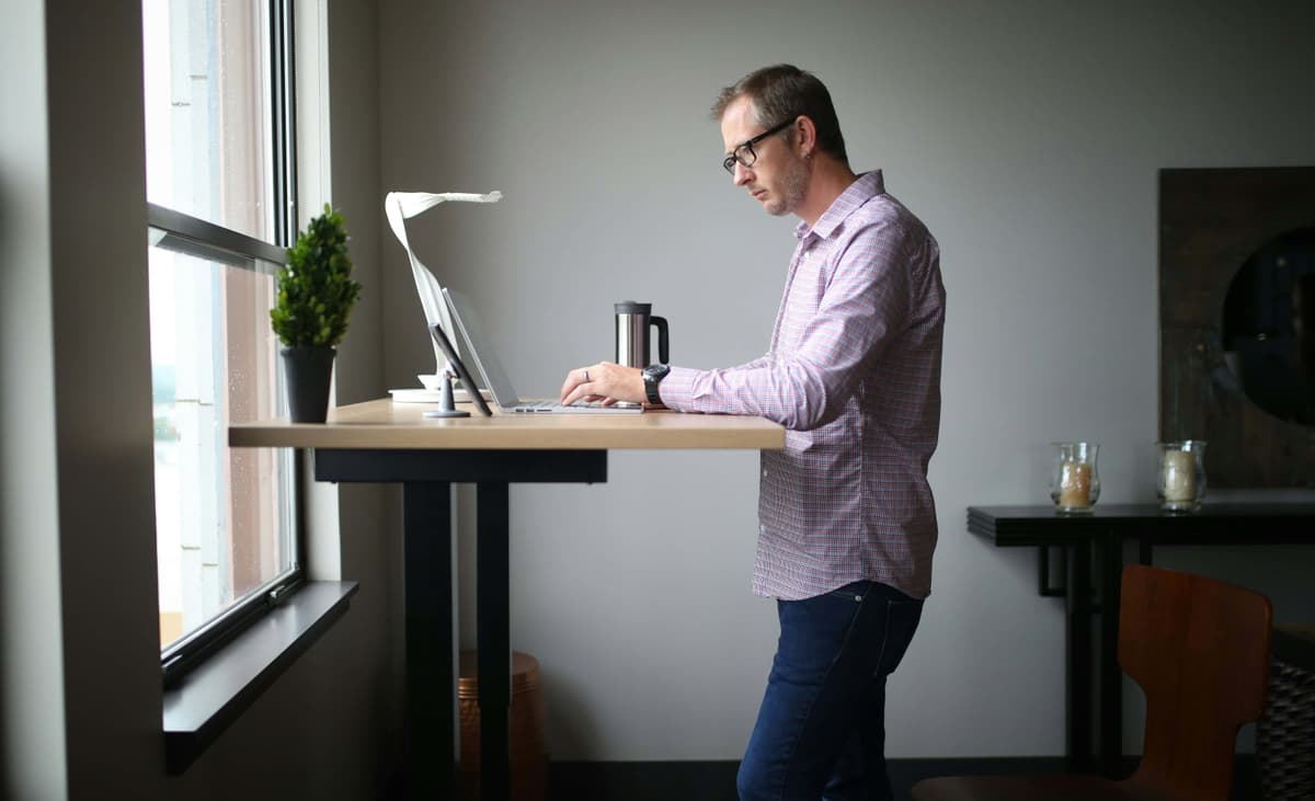 thestandingdesk-frGKNJe4sHY-unsplash