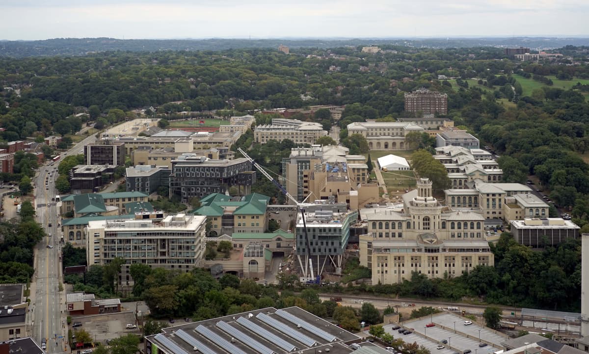 Carnegie_Mellon_University_as_seen_from_the_Cathedral_of_Learning