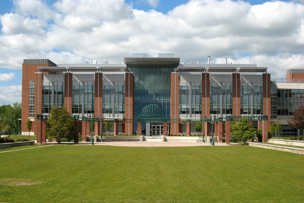 2048px-SUNY_Geneseo_Integrated_Science_Center