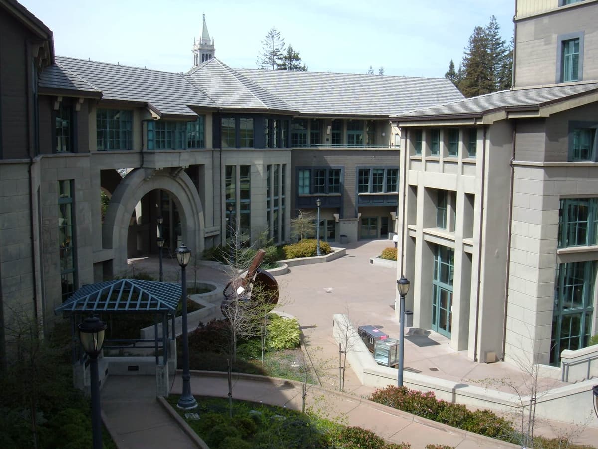 Haas_School_of_Business_central_courtyard