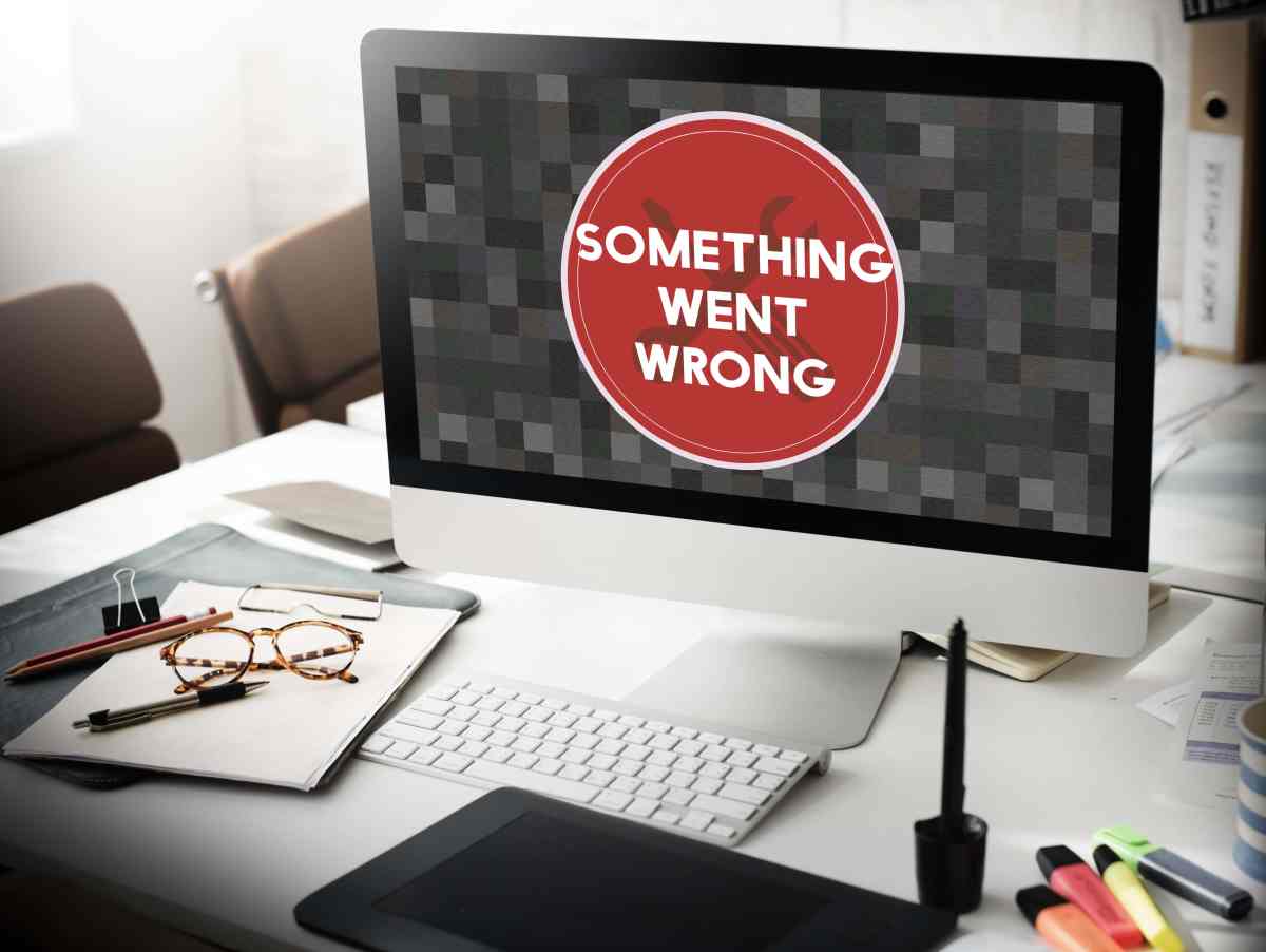 Error Something Went Wrong Under Construction Concept pvproductions / rawpixel.com / “Error Something Went Wrong Under Construction Concept” / FreePik license