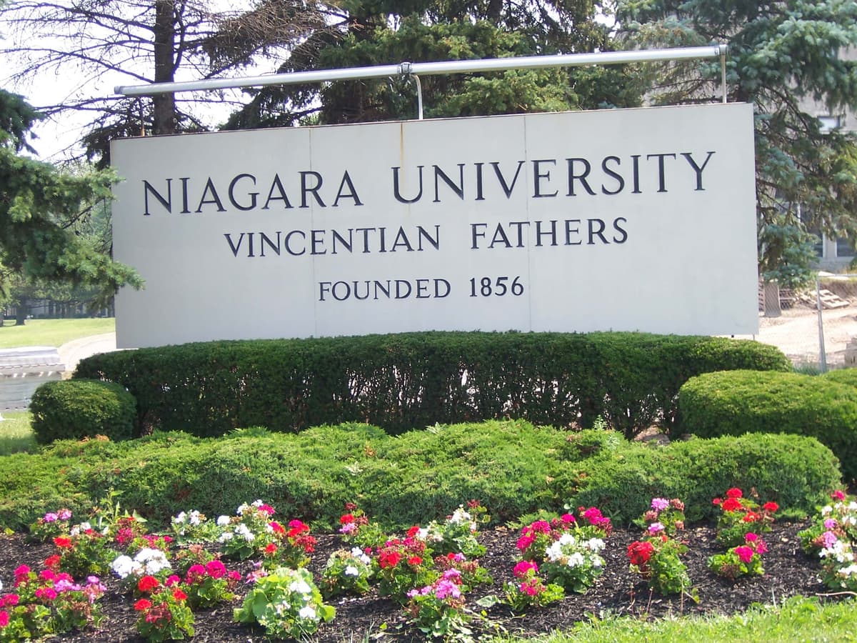 Niagara_University_sign