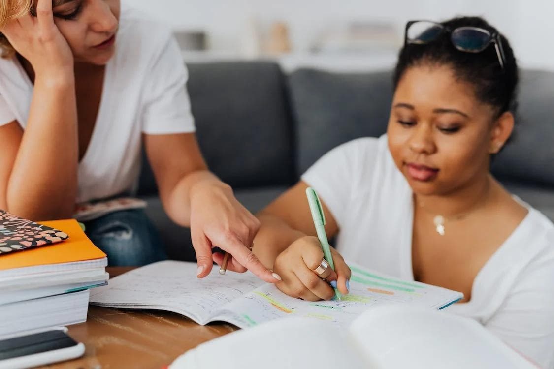 Tutor-teaching-a-student What is a cumulative GPA?