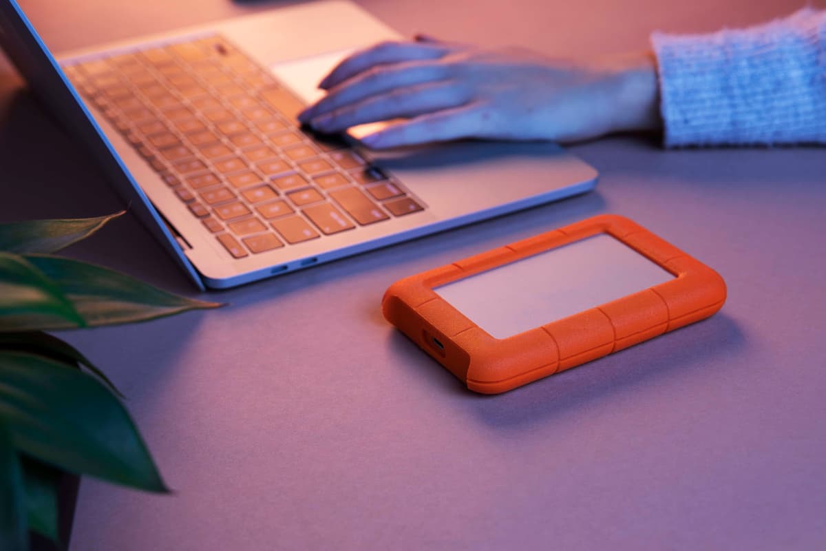 close-up-hands-typing-laptop