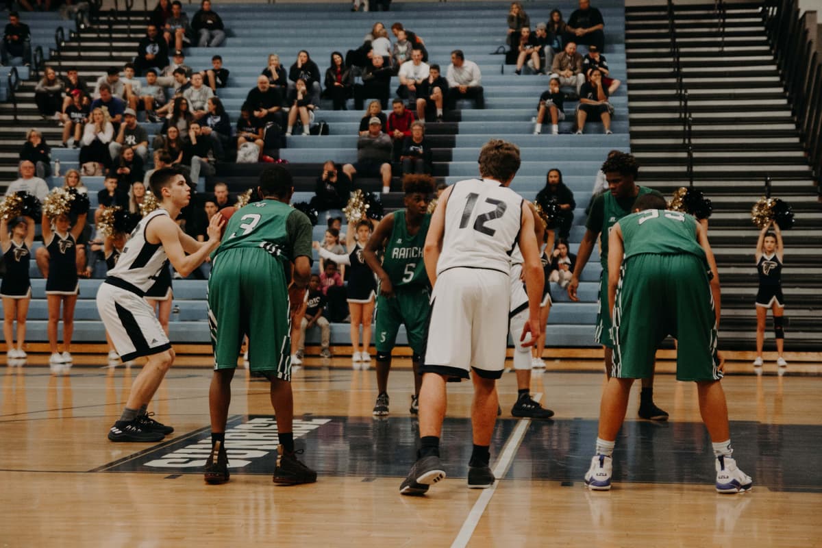 kenny-eliason-6mRaiW6DDCM-unsplash-2 Extracurriculars
