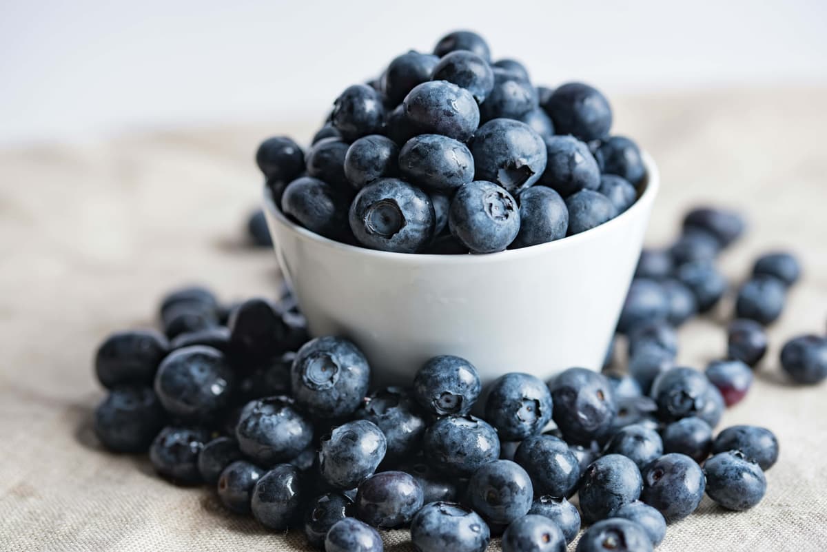 joanna-kosinska-4qujjbj3srs-unsplash acai berries