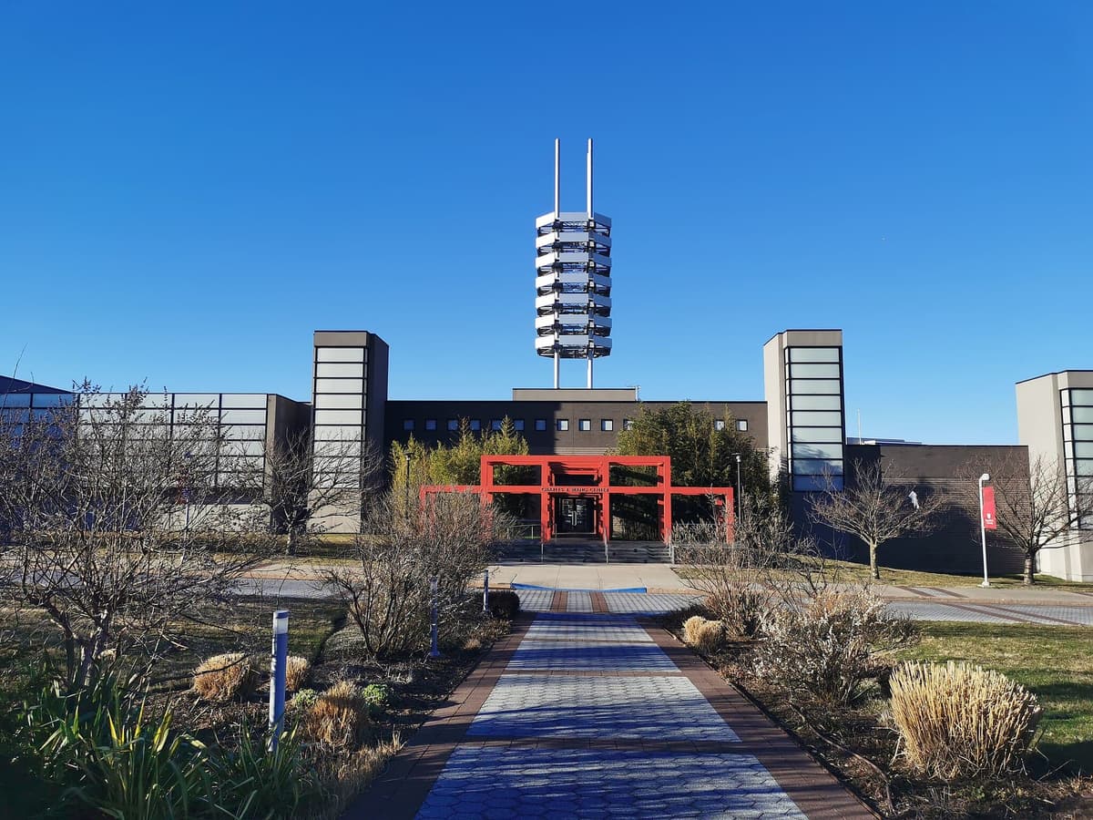 2048px-石溪大学王嘉廉中心 SUNY schools ranked