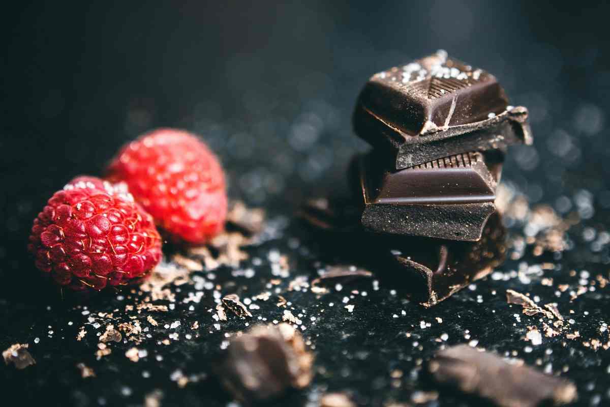 pexels-fotios-photos-918327 chocolate and raspberries are considered natural aphrodisiacs