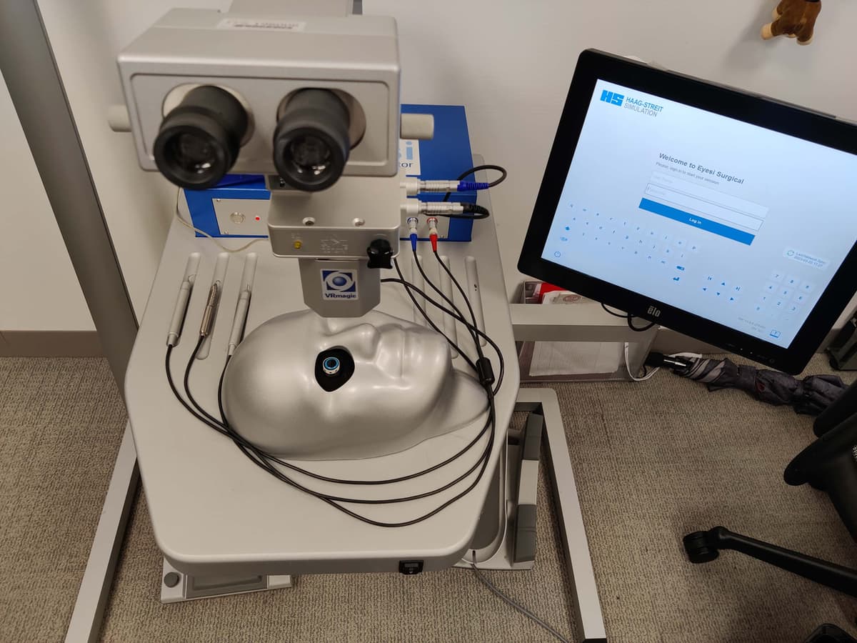 EyeSi Surgical Simulator EyeSi Surgical Simulator