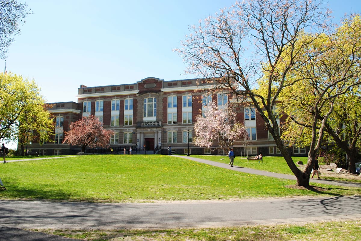 Old_Main_at_SUNY_New_Paltz